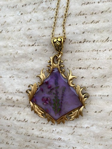 officium-violet-b.jpg