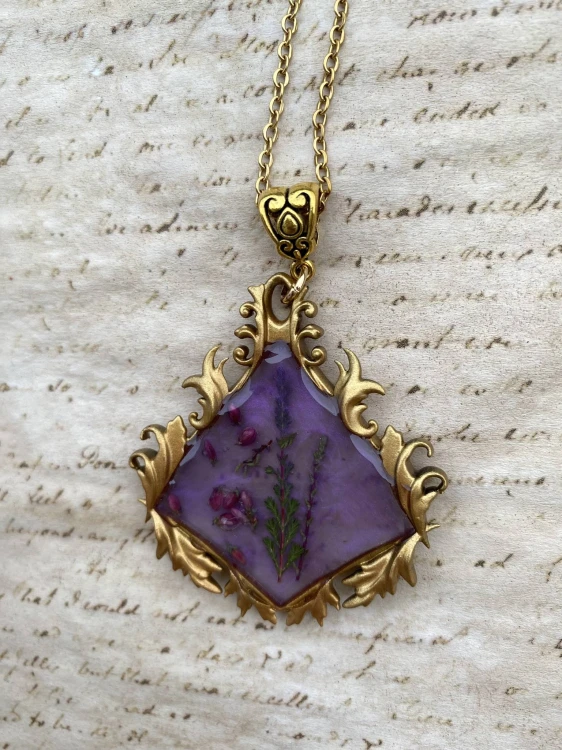 officium-violet-b.jpg